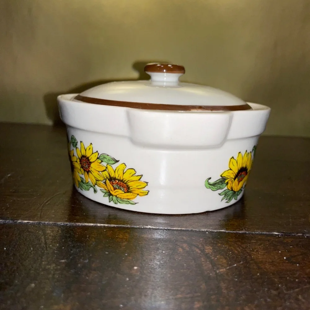 Vintage‎ Sunflower Sunshine Stoneware Small Crock Casserole Oven Proof